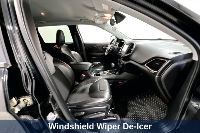Used 2019 Jeep Cherokee Trailhawk w/ Comfort & Convenience Group AWD/4WD image 35