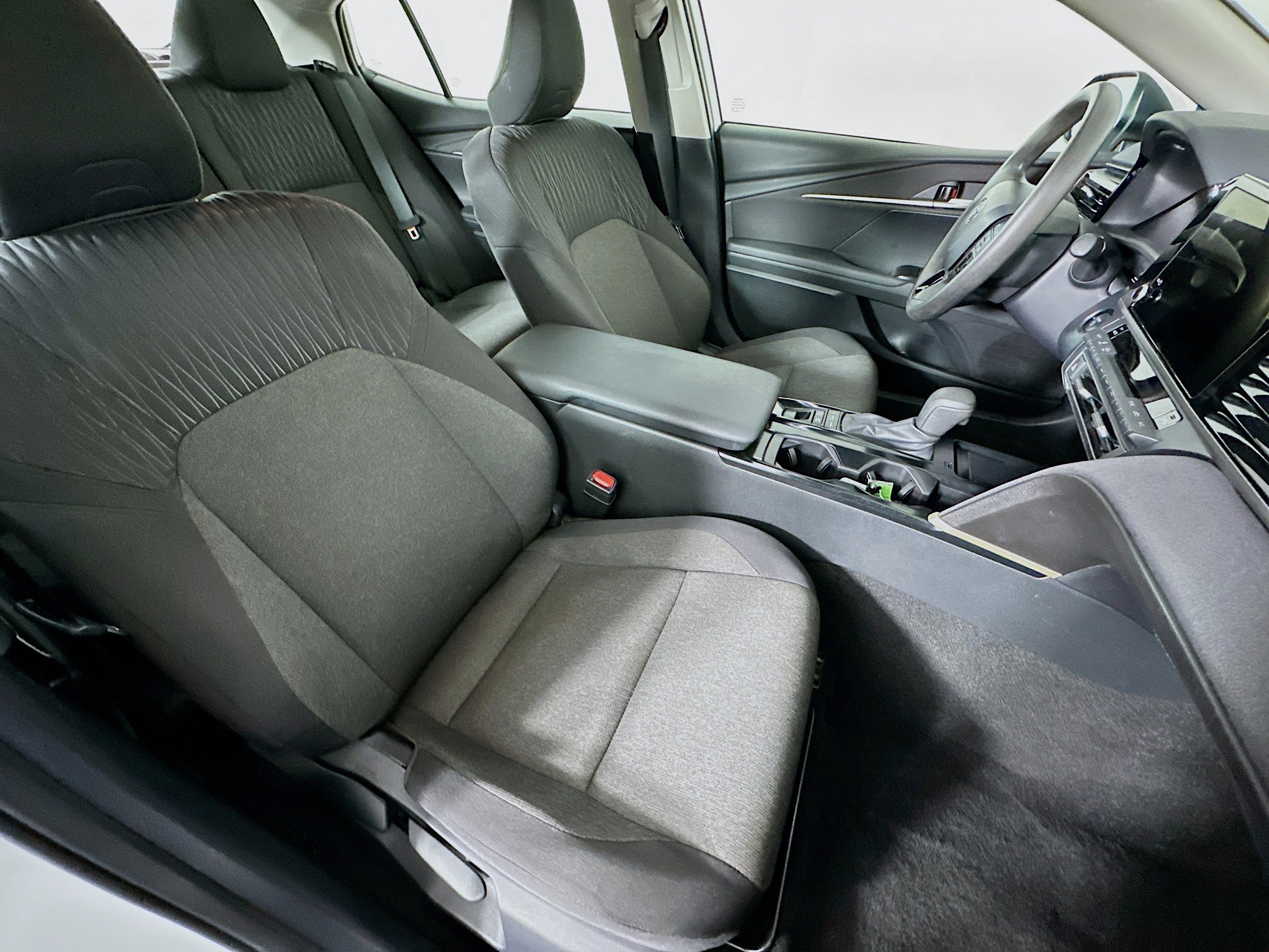 Used 2025 Toyota Camry LE image 31