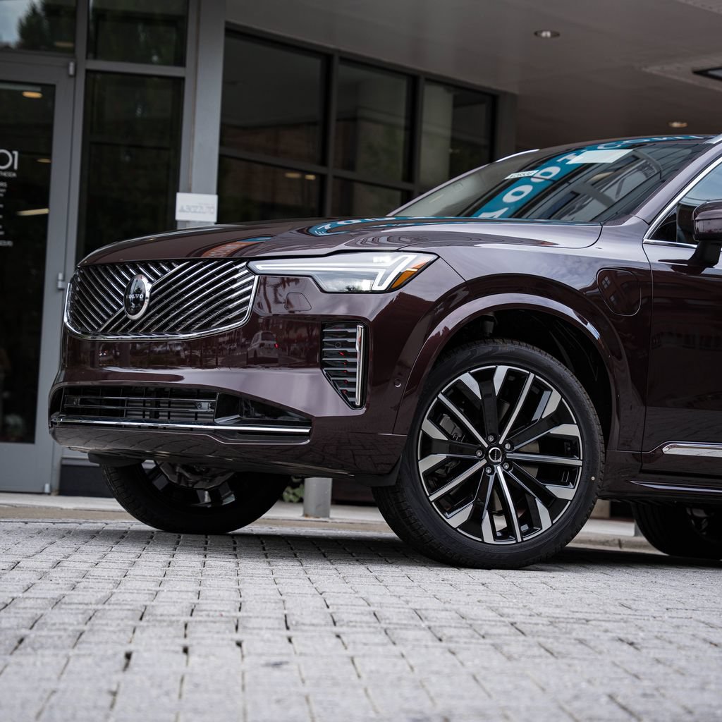 New 2026 Volvo XC90 T8 Ultra w/ Protection Package Premier AWD/4WD image 2