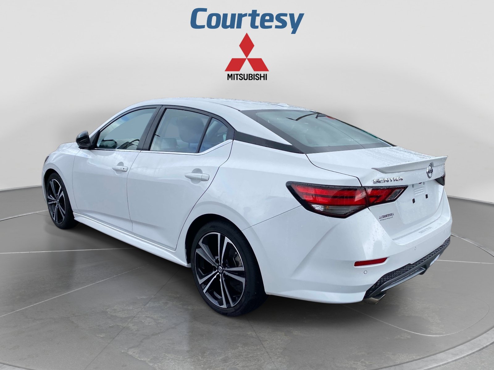 Used 2023 Nissan Sentra SR w/ SR Premium Package FWD image 3
