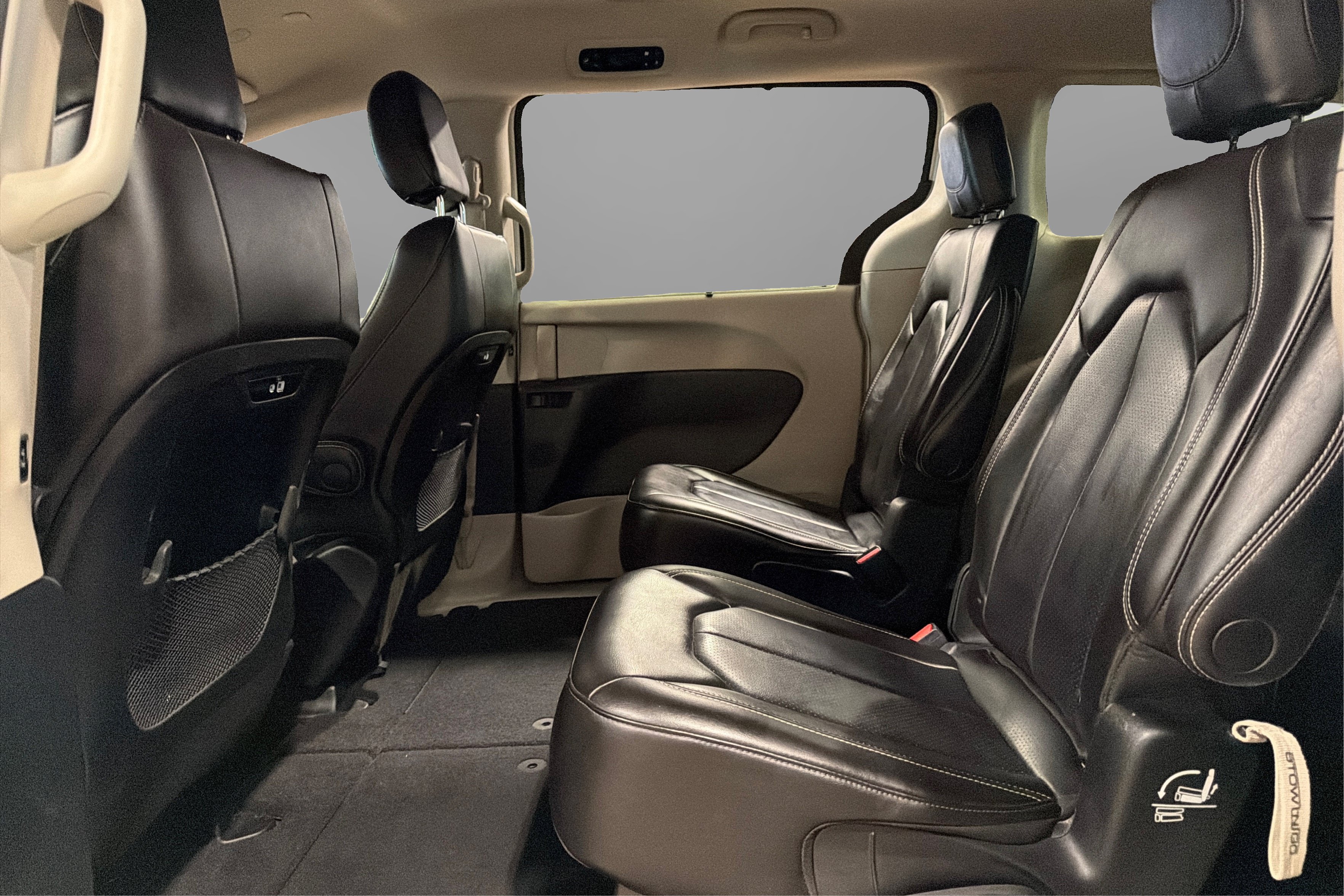 Used 2023 Chrysler Pacifica Touring-L FWD image 34