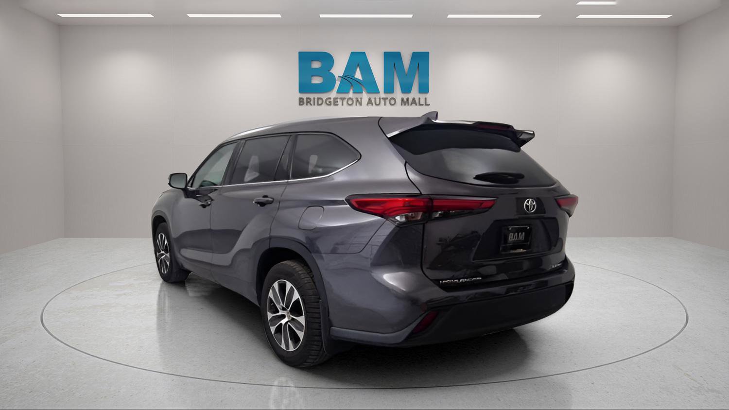 Used 2021 Toyota Highlander XLE image 9