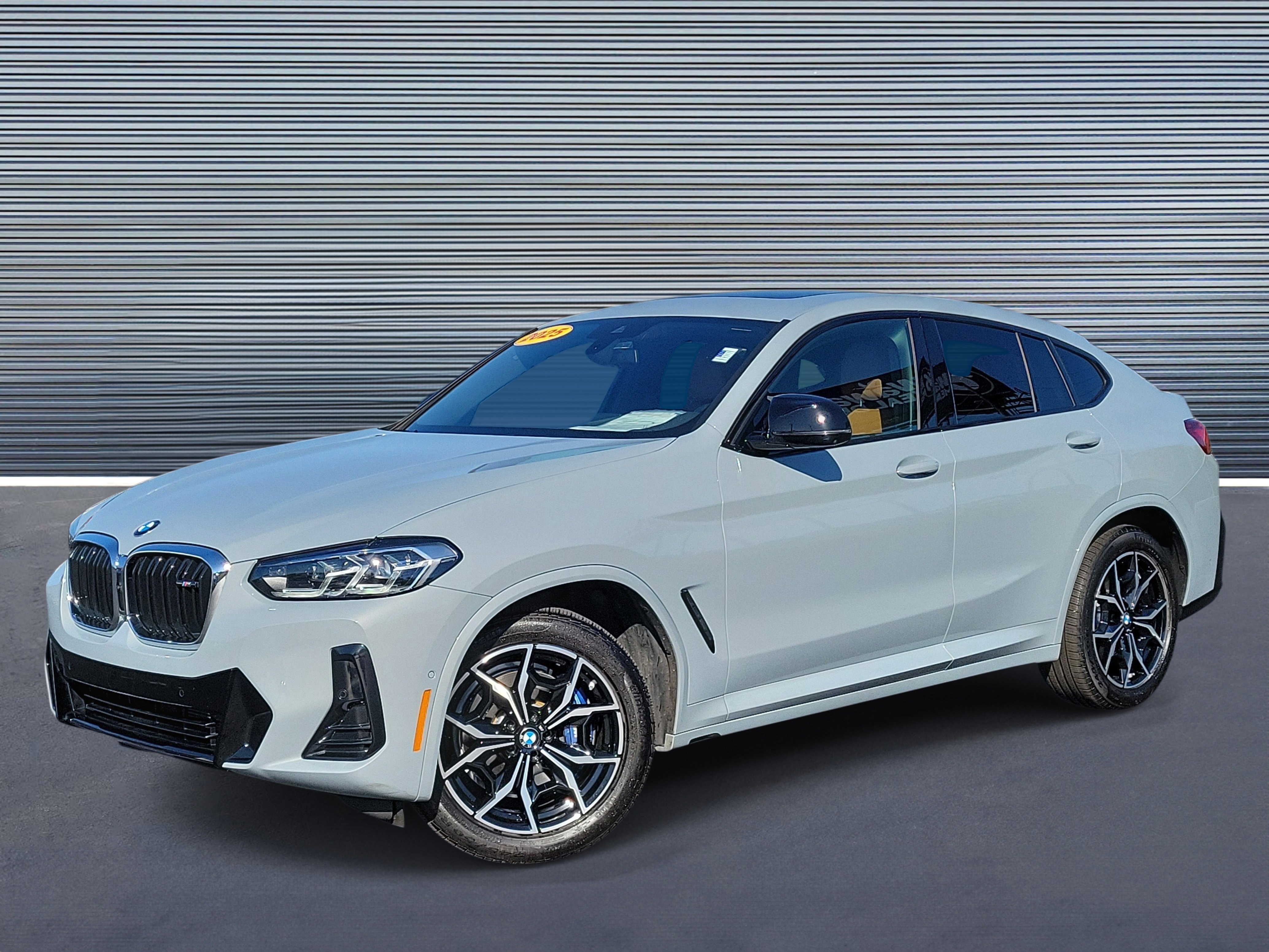 Used 2025 BMW X4 M40i image 1