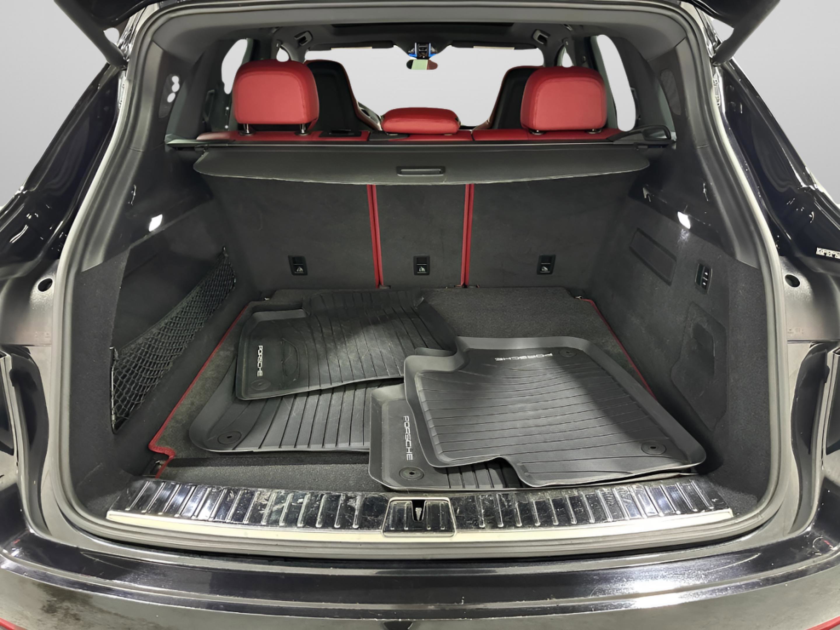 Used 2021 Porsche Cayenne S image 8