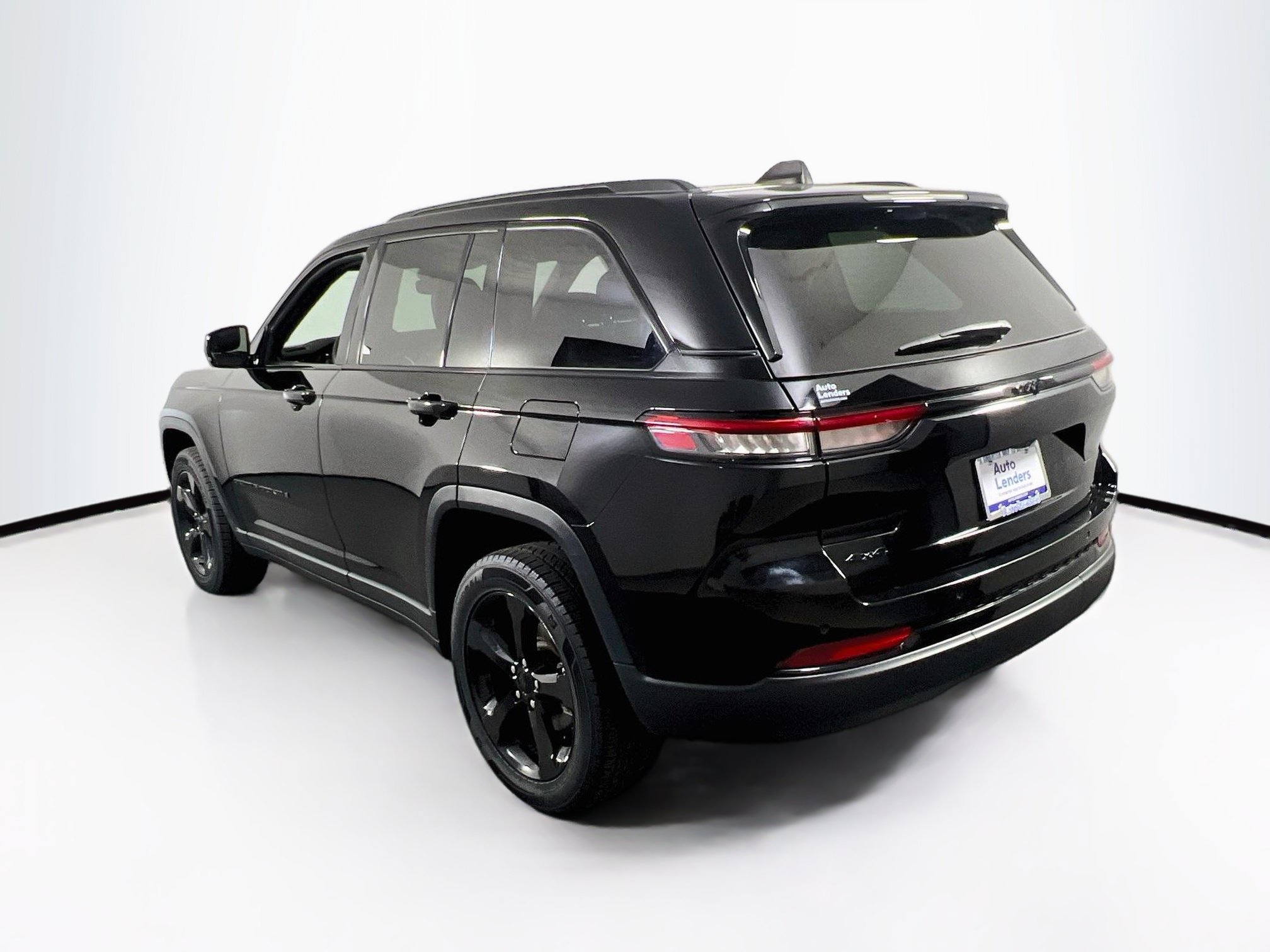 Used 2023 Jeep Grand Cherokee Altitude AWD/4WD image 7
