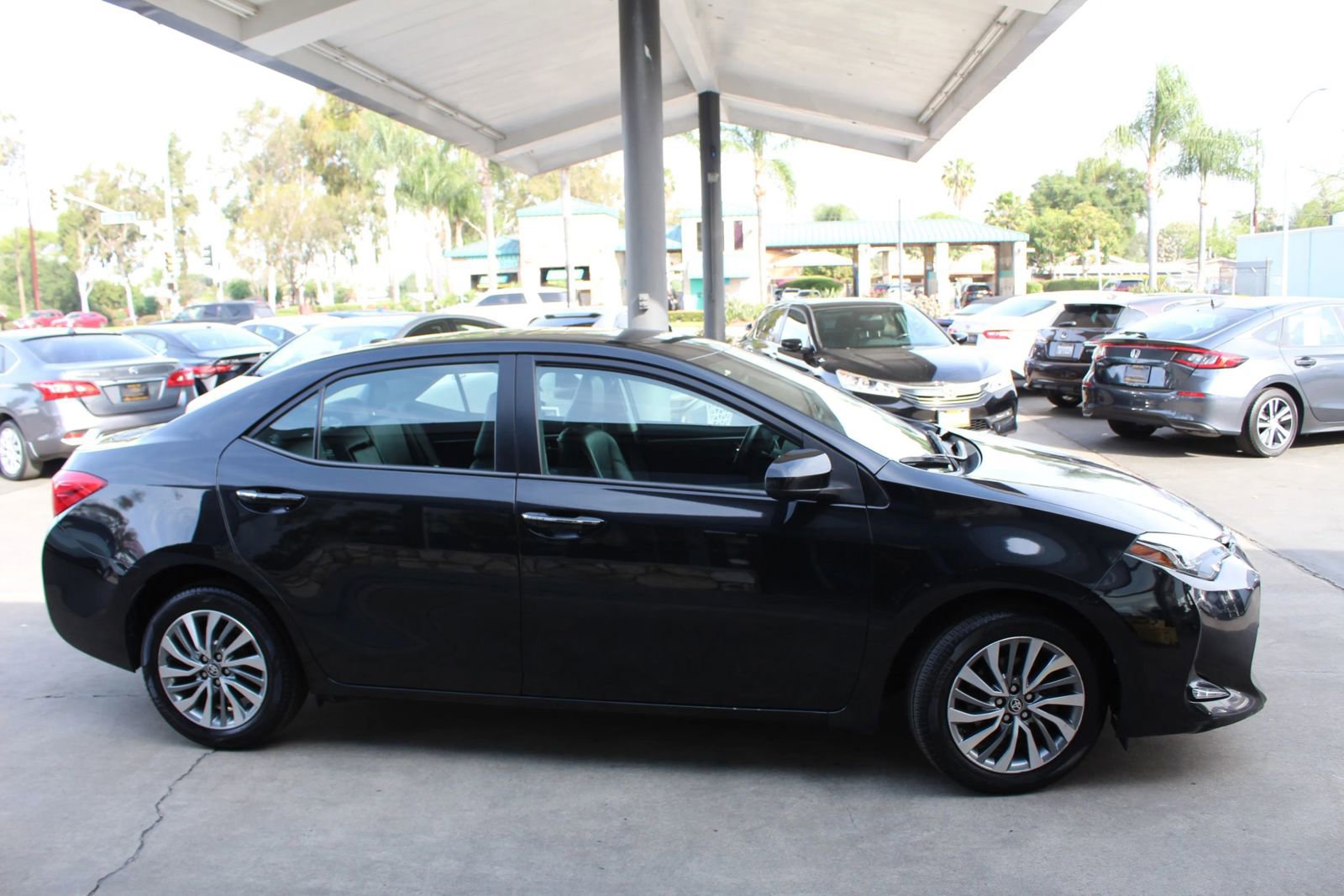 Used 2018 Toyota Corolla XLE w/ Carpet Mat Package (TMS) FWD image 6