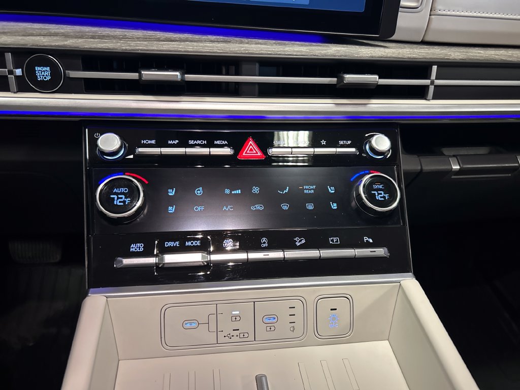 Certified 2024 Hyundai Santa Fe Limited AWD/4WD image 19