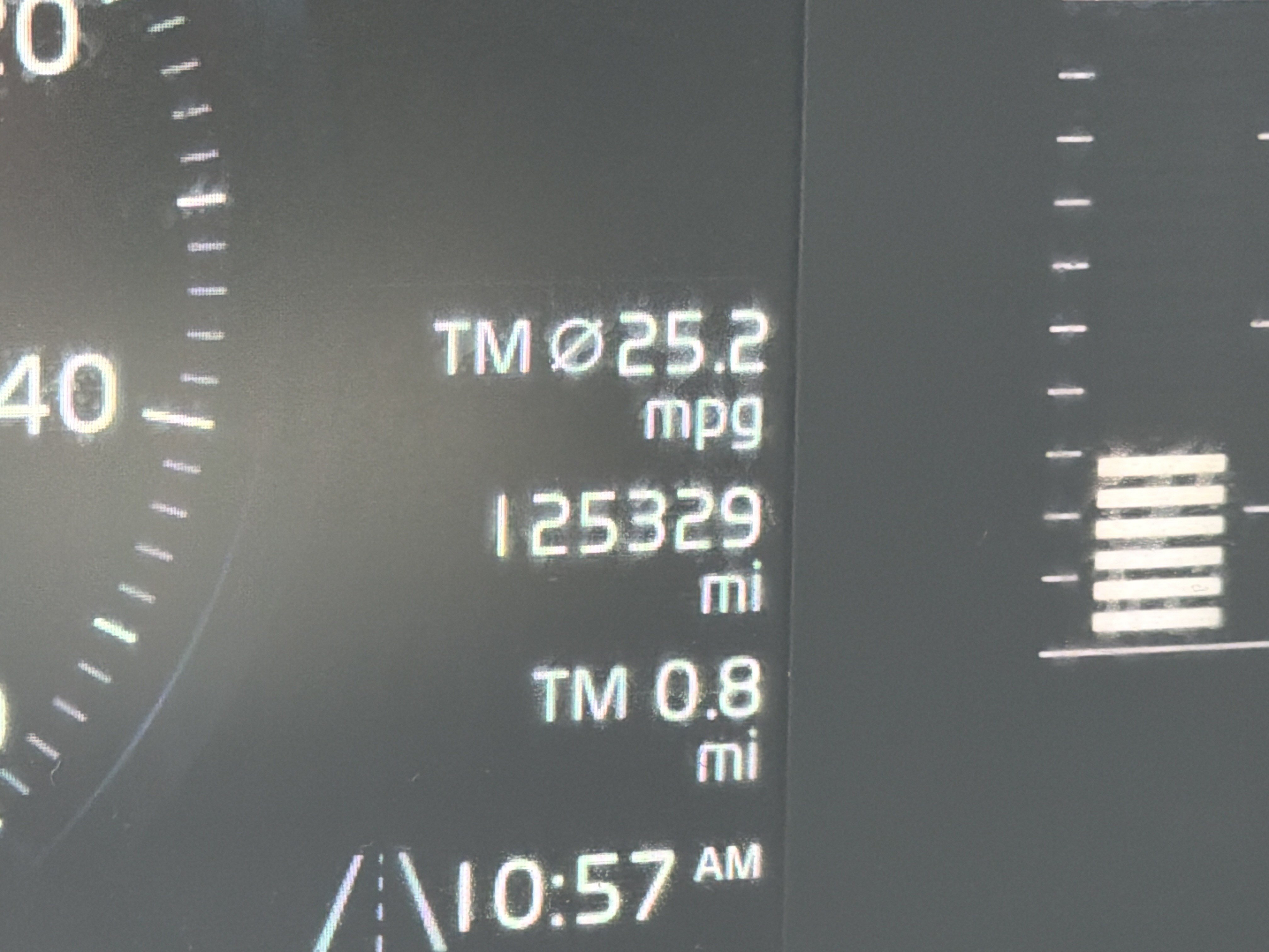 Used 2019 Volvo XC60 T5 Momentum w/ Premium Package FWD image 22