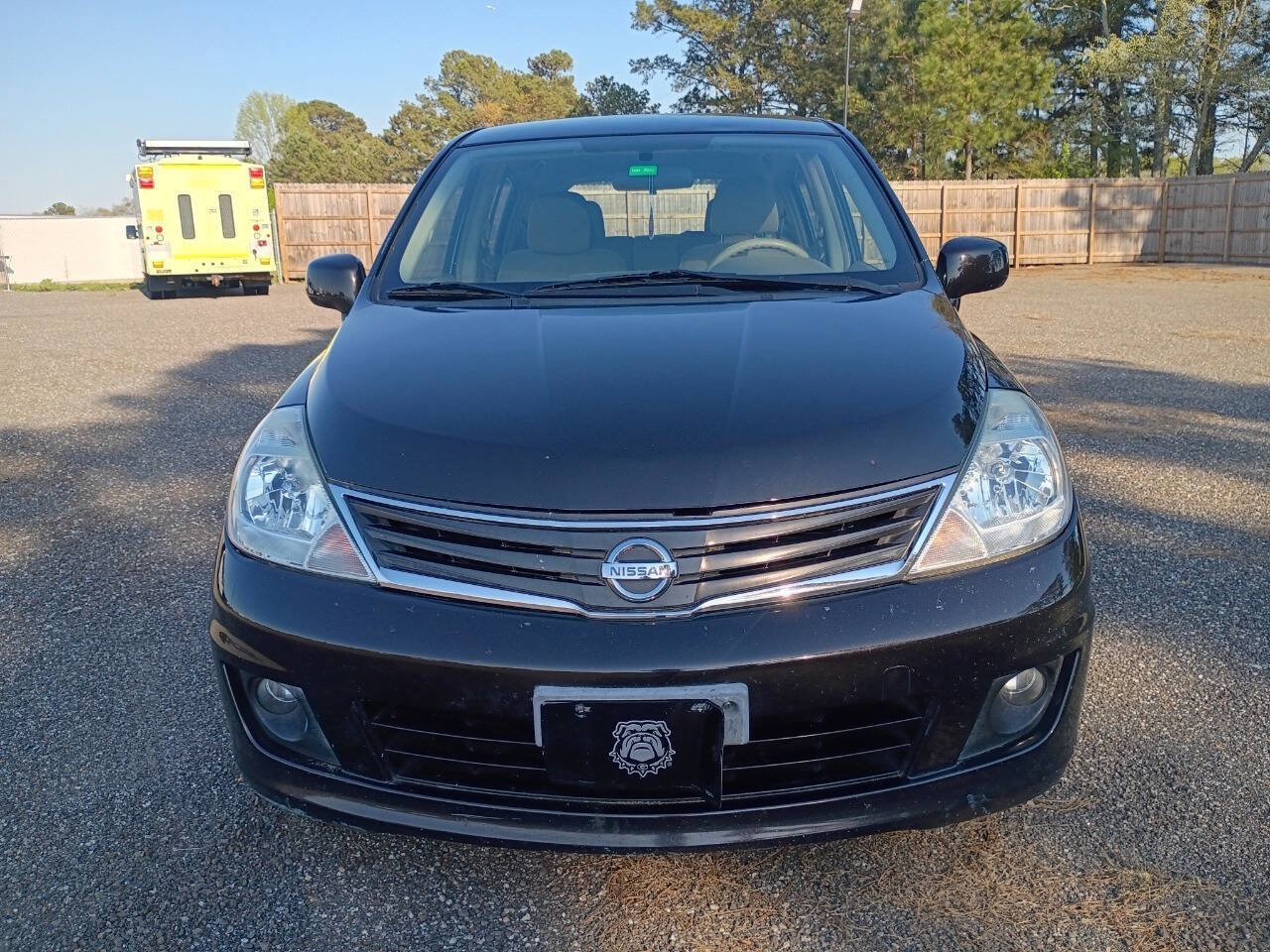 Used 2011 Nissan Versa SL image 2
