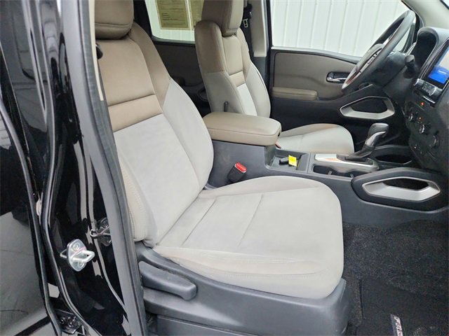Used 2022 Nissan Frontier SV w/ Graphics Package image 34