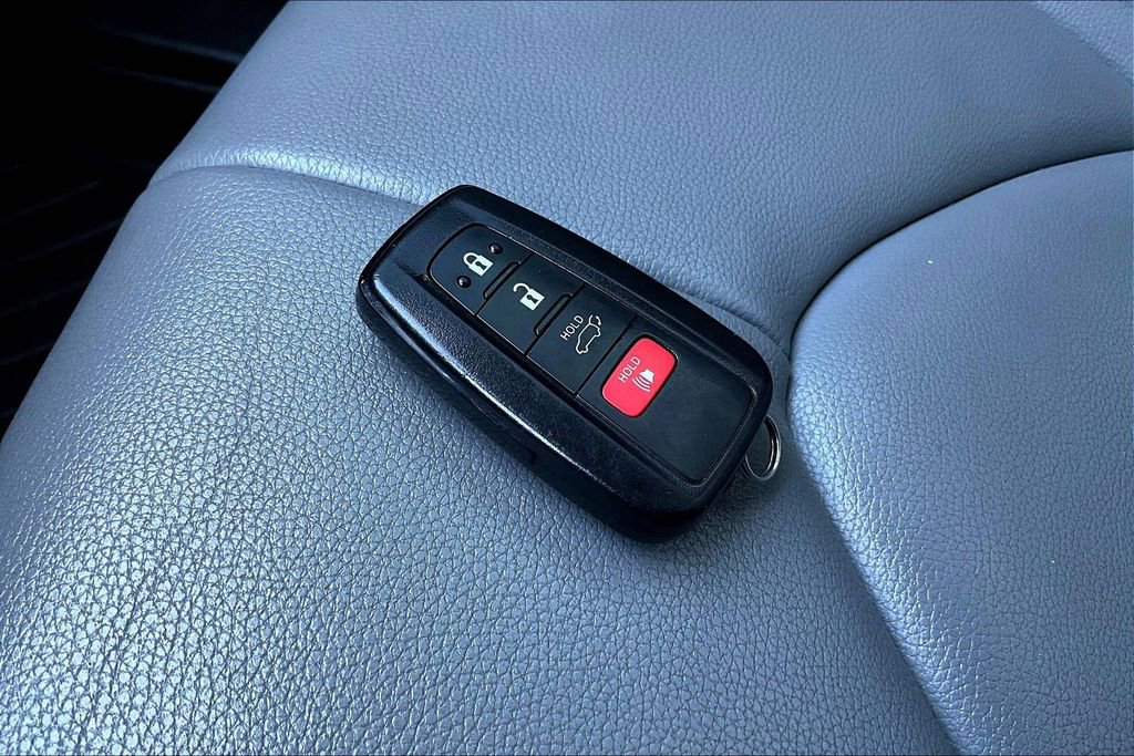 Used 2022 Toyota Highlander XLE image 32