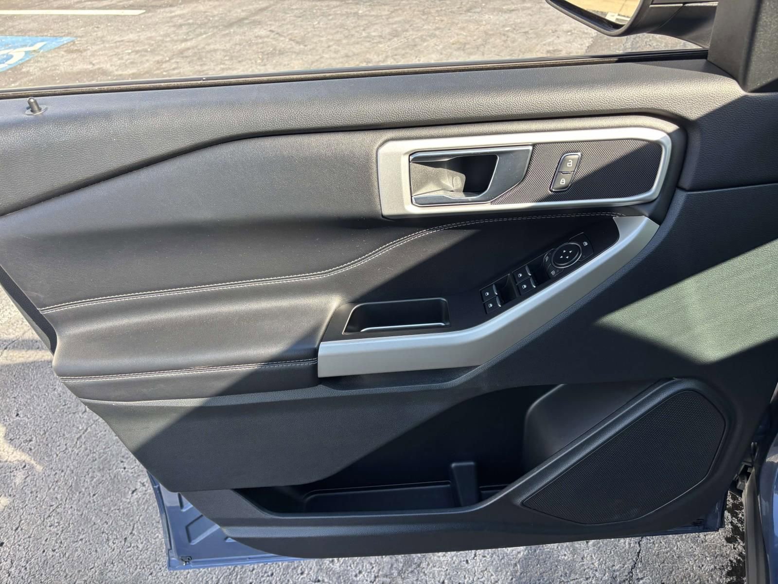 Used 2021 Ford Explorer XLT image 13