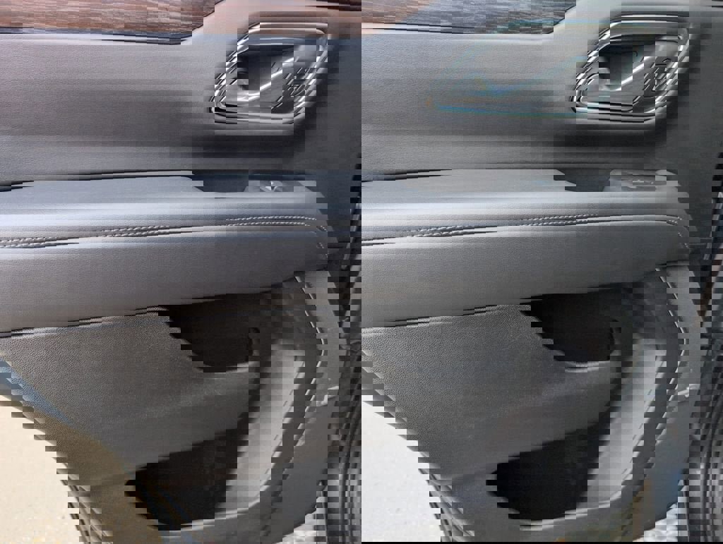 Used 2022 Chevrolet Tahoe Z71 w/ Off-Road Capability Package image 34