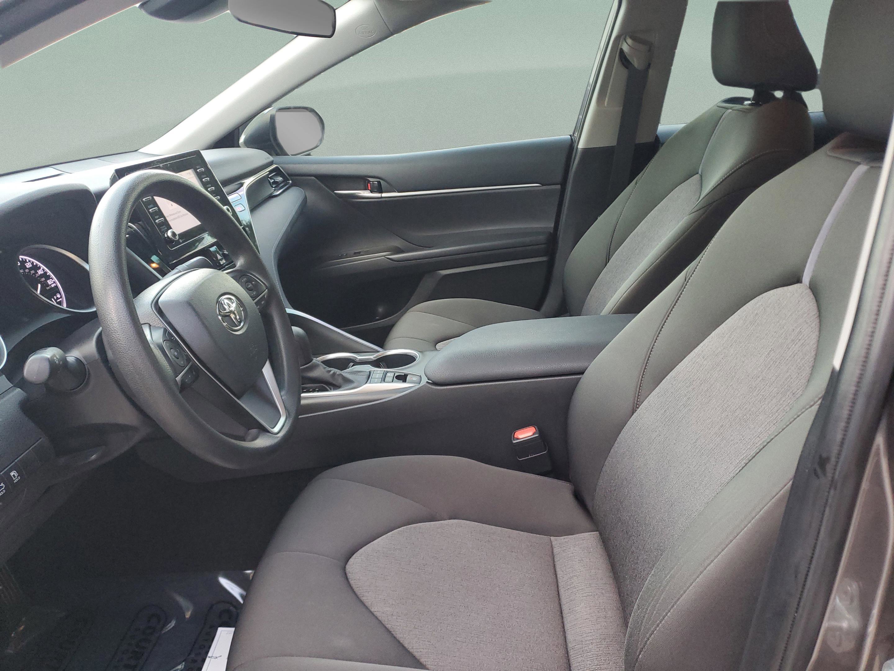 Used 2022 Toyota Camry LE image 21