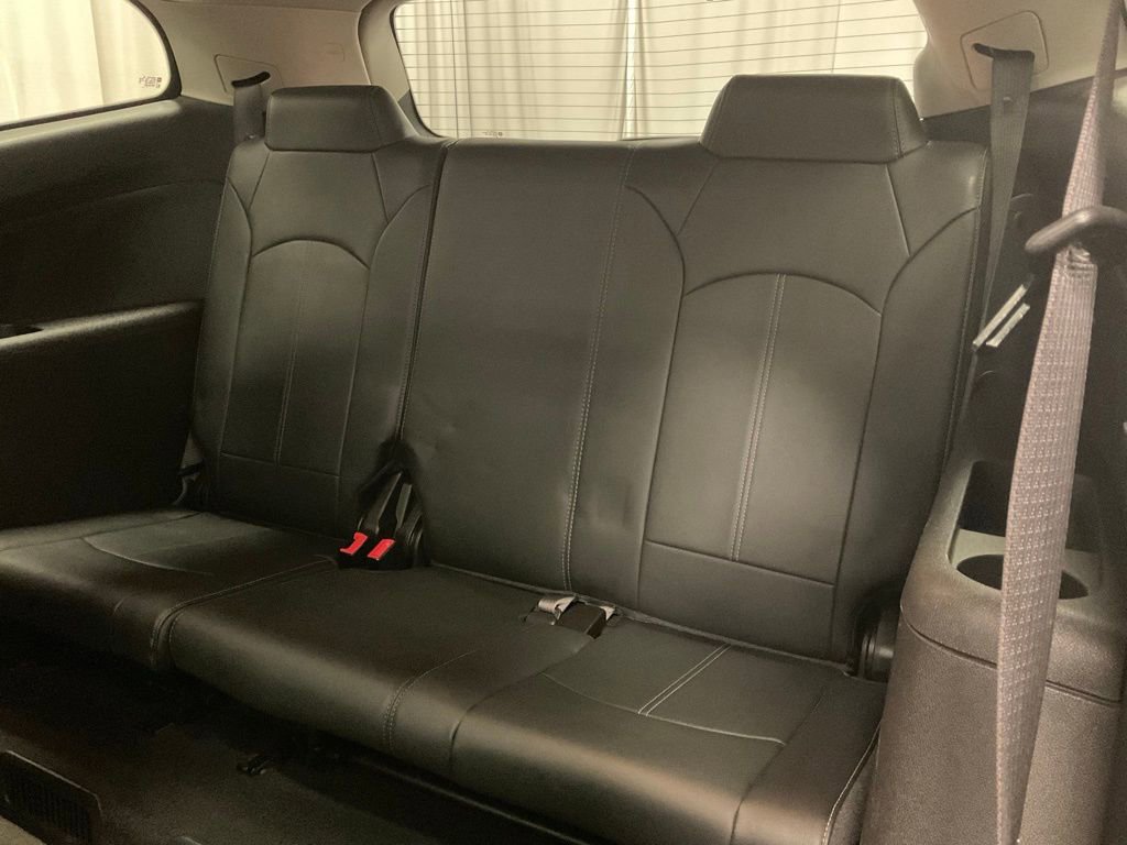 Used 2015 Chevrolet Traverse LT image 38