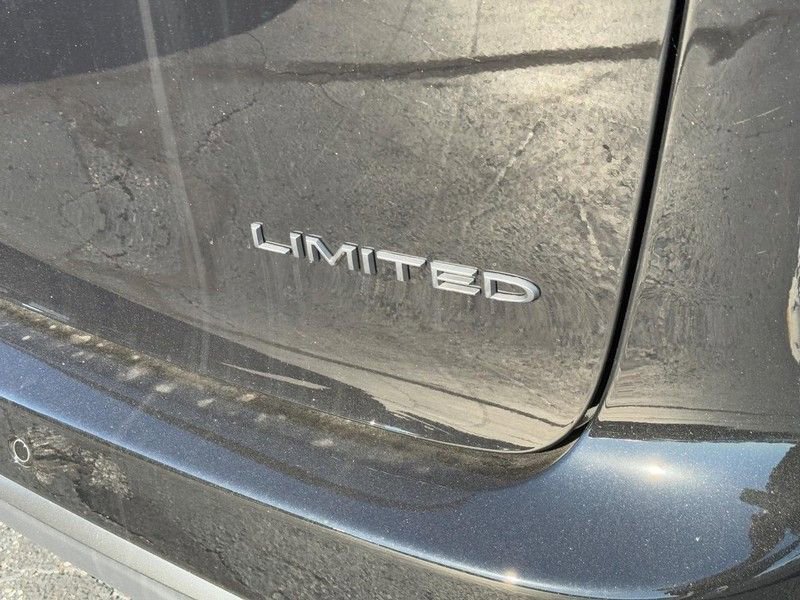 New 2026 Chrysler Pacifica Limited w/ S Appearance Package image 4