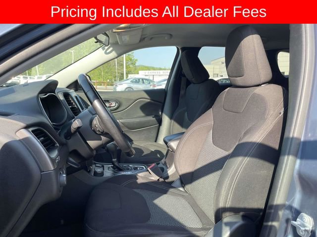 Used 2020 Jeep Cherokee Latitude w/ Cold Weather Group AWD/4WD image 19