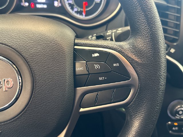 Used 2019 Jeep Cherokee Latitude w/ Popular Appearance Group AWD/4WD image 30