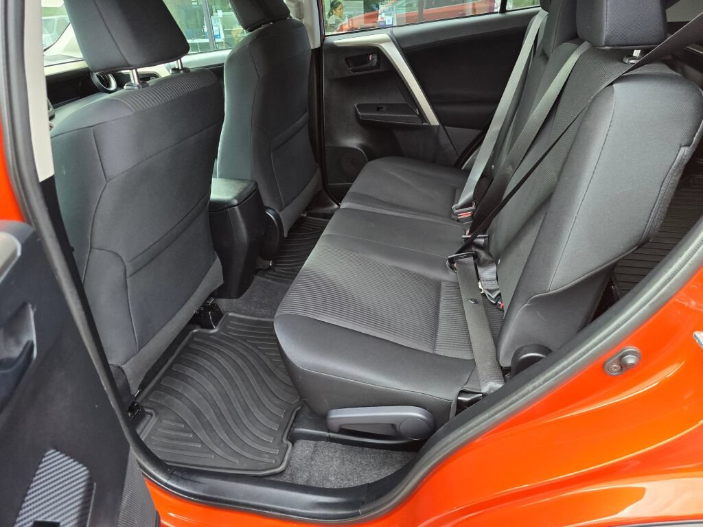 Used 2015 Toyota RAV4 LE AWD/4WD image 12