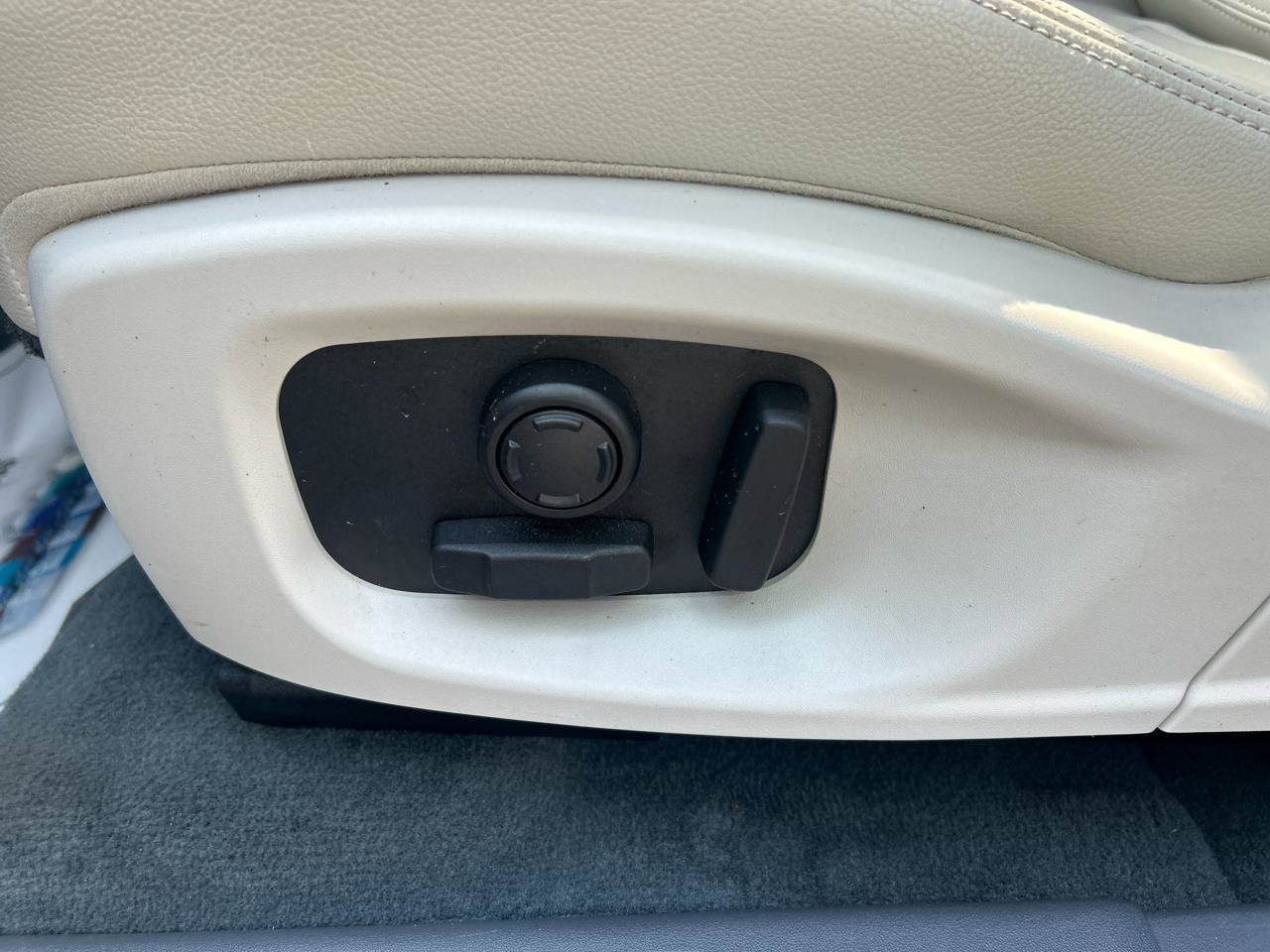 Used 2020 Jaguar E-PACE SE image 14