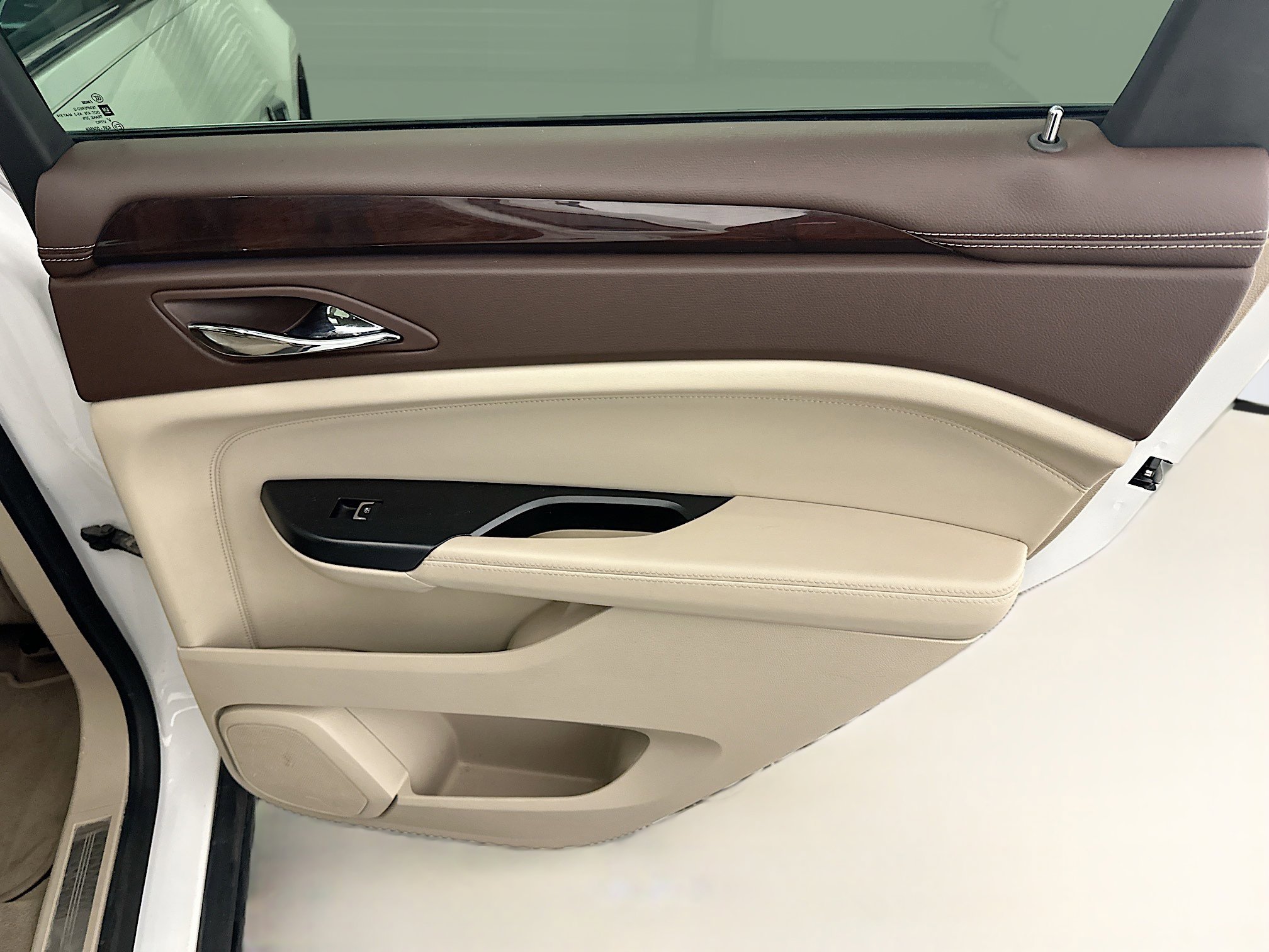 Used 2015 Cadillac SRX Luxury w/ Driver Awareness Package image 32