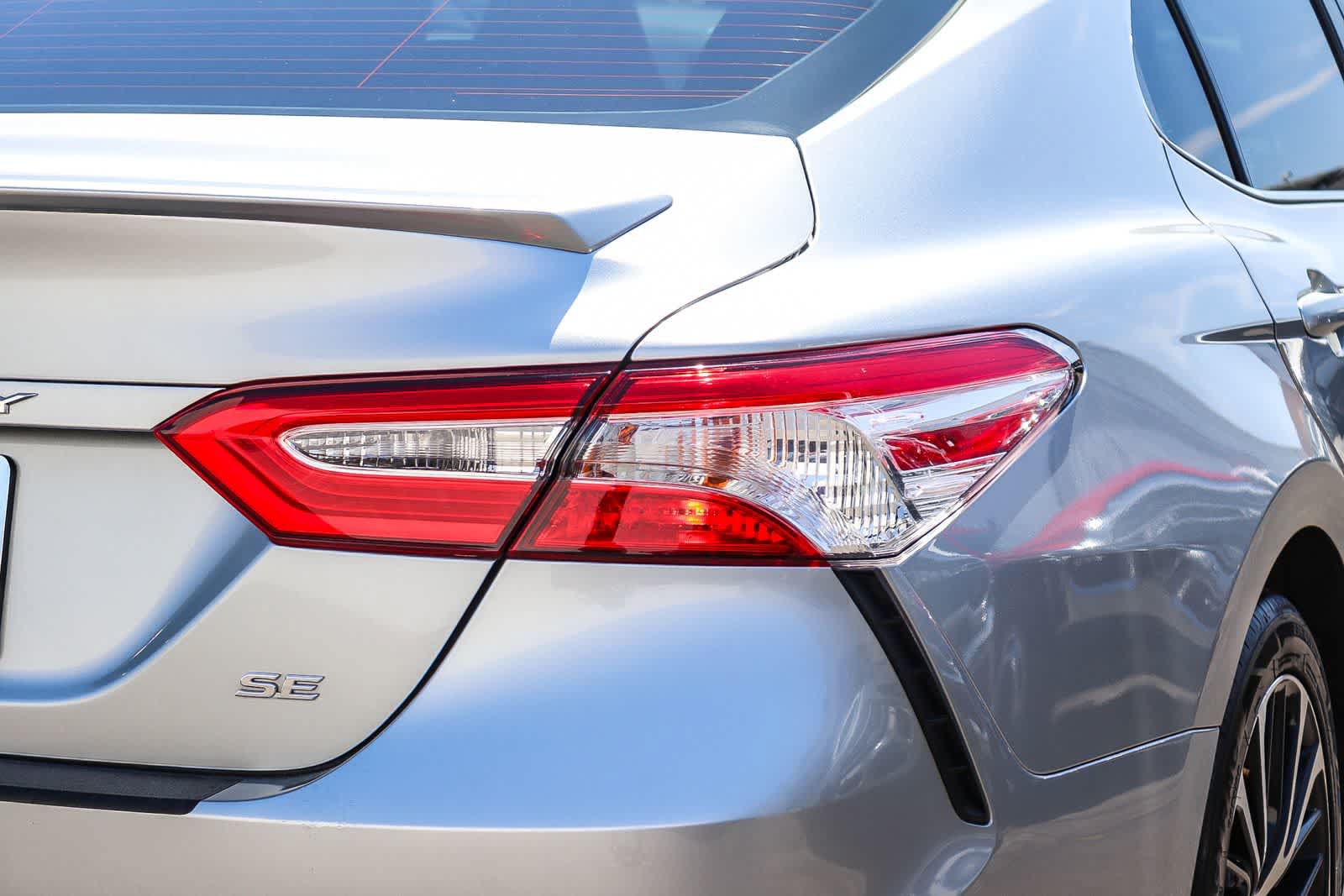 Used 2020 Toyota Camry SE FWD image 7