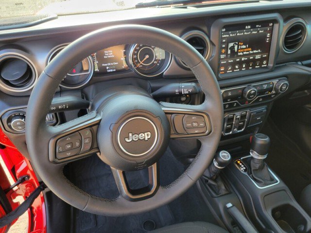 Used 2023 Jeep Gladiator Sport image 14