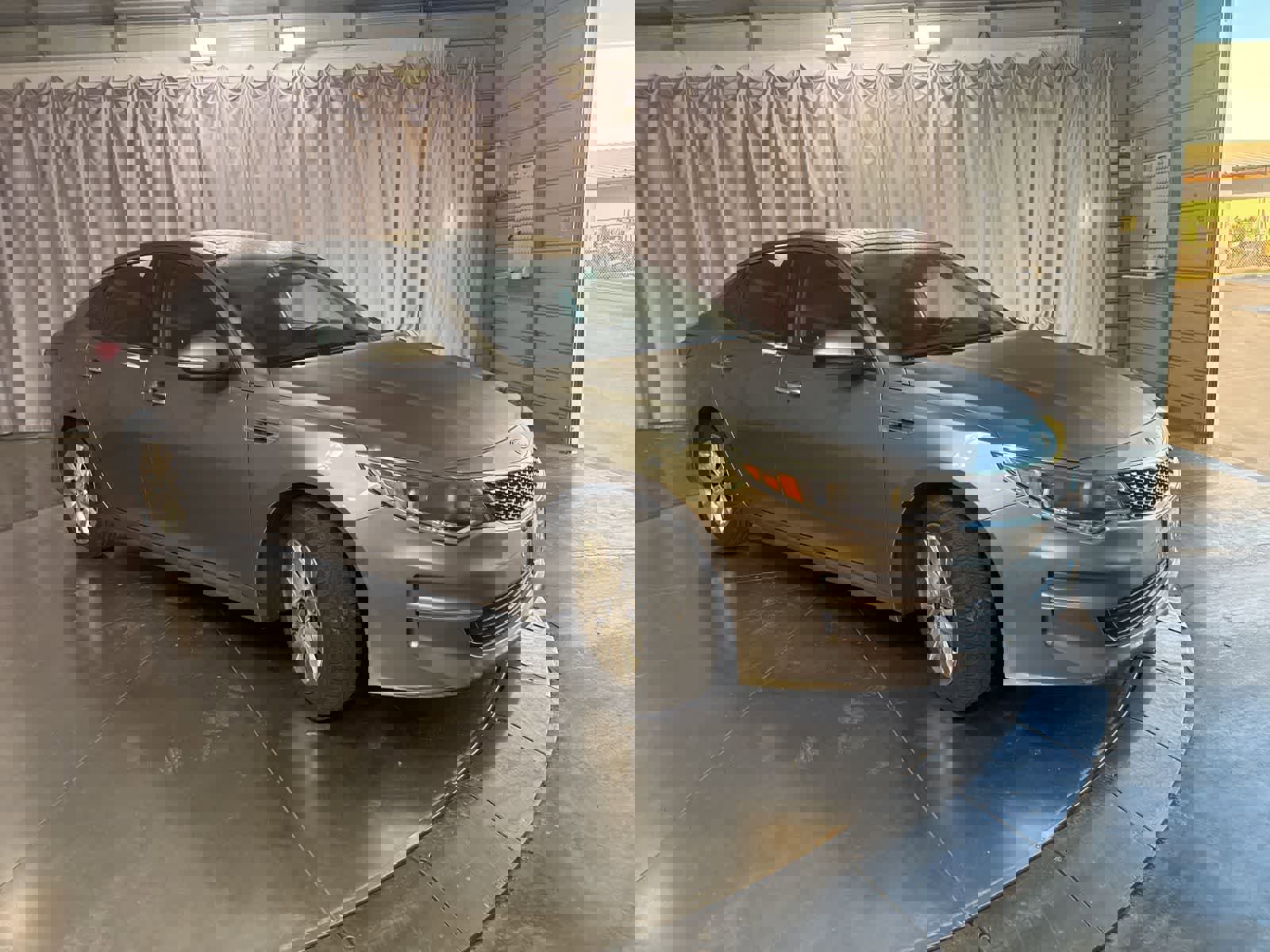 Used 2016 Kia Optima EX w/ Premium Package image 2