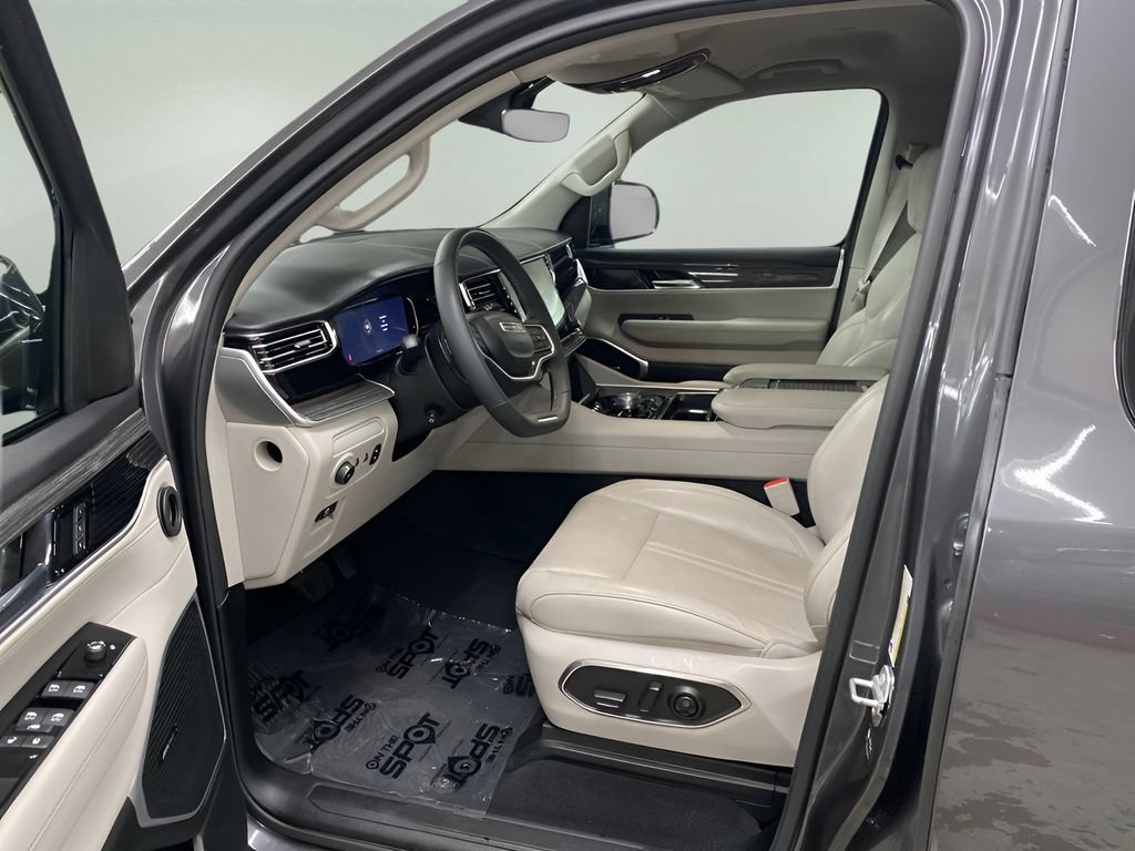 Used 2022 Jeep Wagoneer Series III AWD/4WD image 8