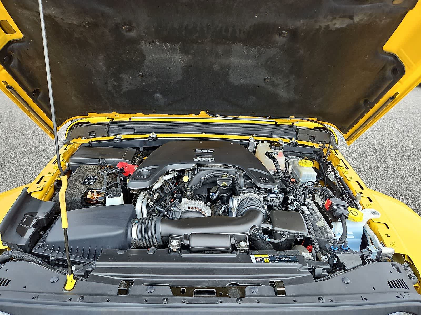 Used 2018 Jeep Wrangler Unlimited Sahara AWD/4WD image 34