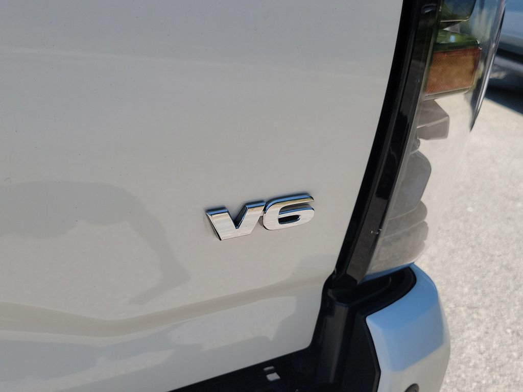 Used 2022 Toyota Tacoma TRD Off-Road w/ Technology Package AWD/4WD image 11