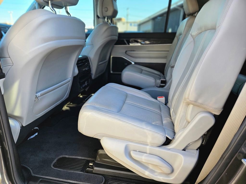 Used 2022 Jeep Wagoneer Series II w/ Flexible Seating Group image 14