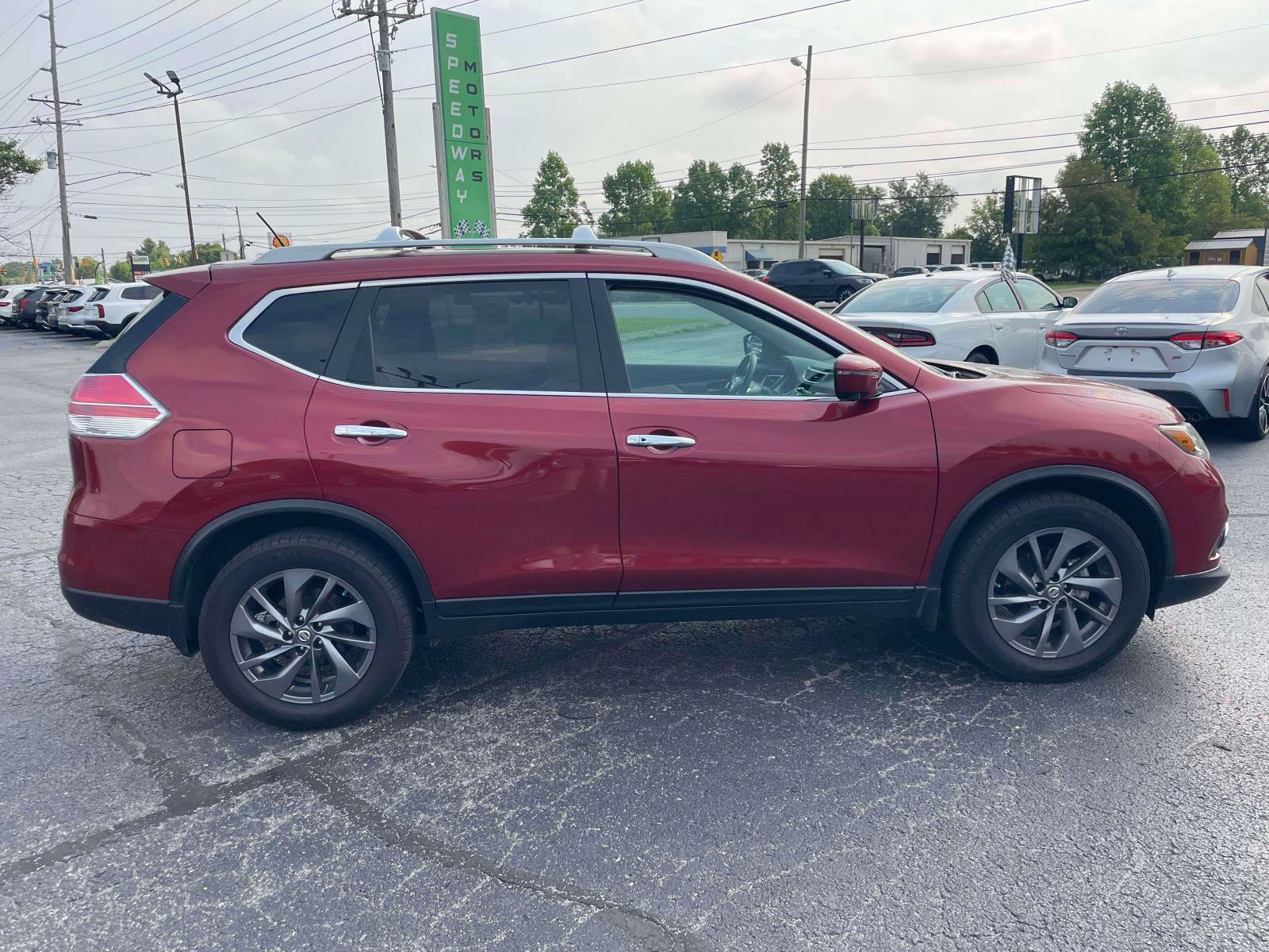 Used 2016 Nissan Rogue SL w/ SL Premium Package FWD image 10