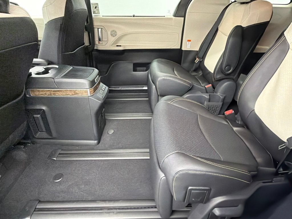Certified 2026 Toyota Sienna Limited FWD image 39