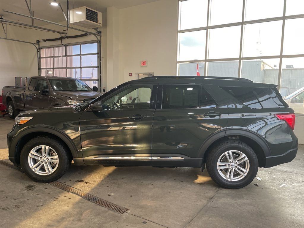 Used 2022 Ford Explorer XLT w/ Equipment Group 202A image 8
