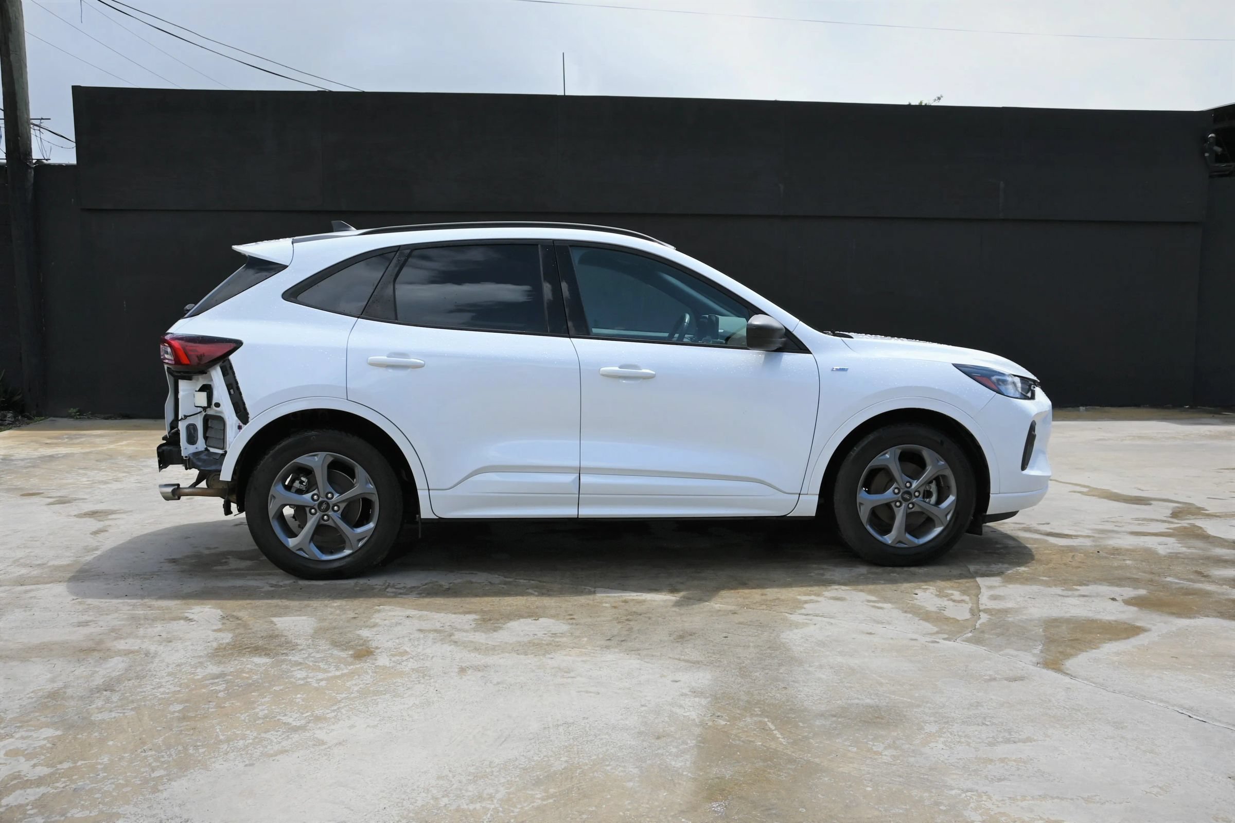 Used 2023 Ford Escape ST-Line w/ Cold Weather Package FWD image 7