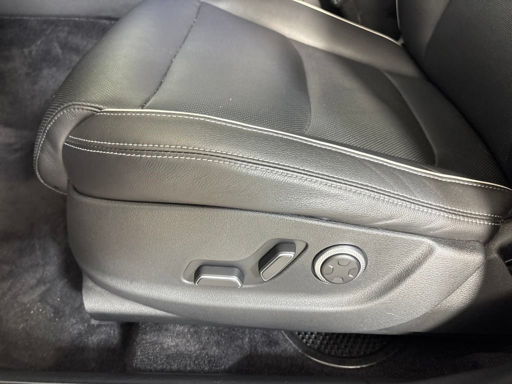 Used 2023 Genesis GV70 2.5T w/ Advanced Package AWD/4WD image 15