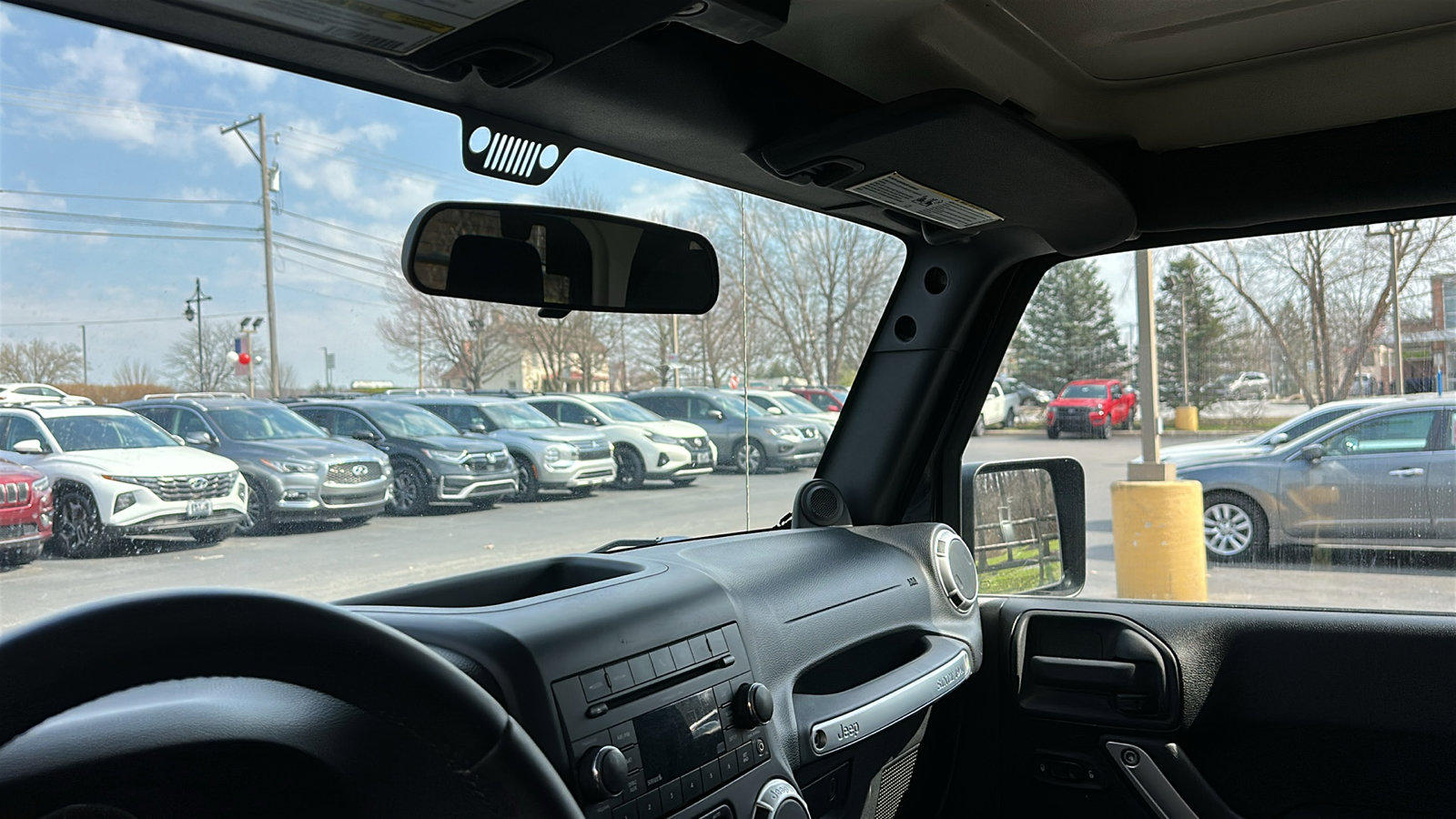 Used 2011 Jeep Wrangler Sahara image 22