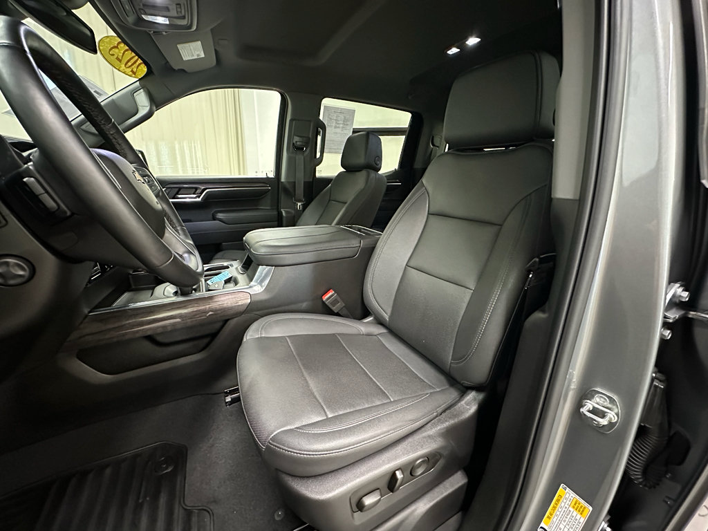 Used 2023 Chevrolet Silverado 1500 LTZ w/ LTZ Convenience Package II AWD/4WD image 23
