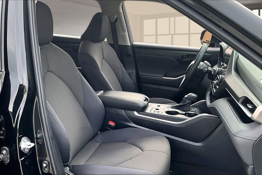 Used 2023 Toyota Highlander L image 29