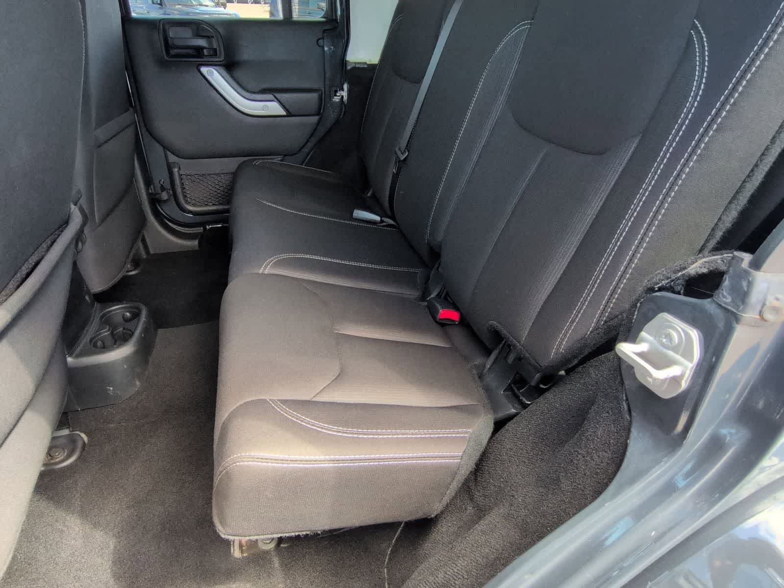Used 2017 Jeep Wrangler Unlimited Sahara AWD/4WD image 19