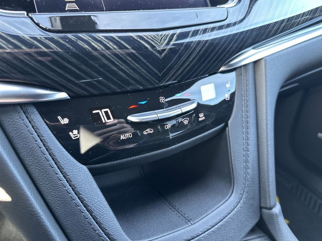 Certified 2024 Cadillac XT6 Premium Luxury AWD/4WD image 16