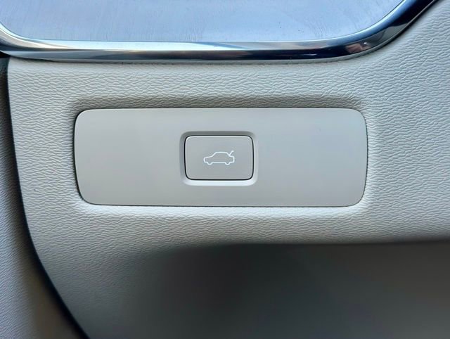 New 2026 Volvo XC60 B5 Ultra w/ Climate Package image 22