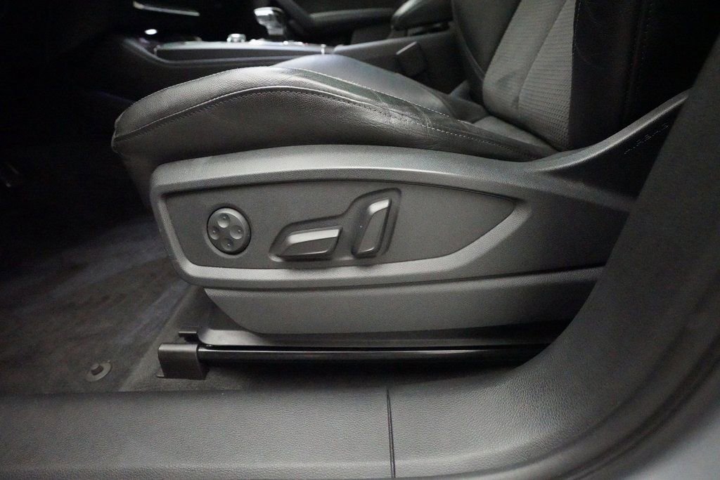 Used 2020 Audi SQ5 Premium Plus w/ Premium Plus Package image 17