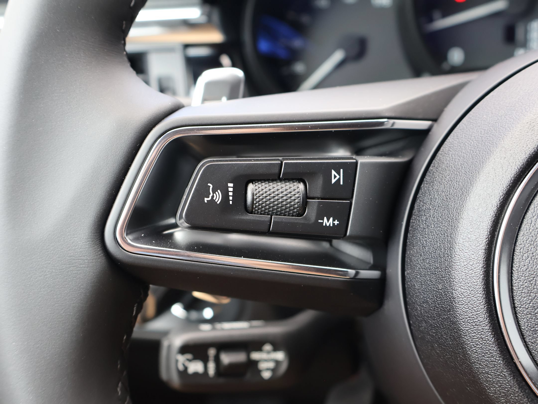 New 2026 Porsche Macan AWD/4WD image 17