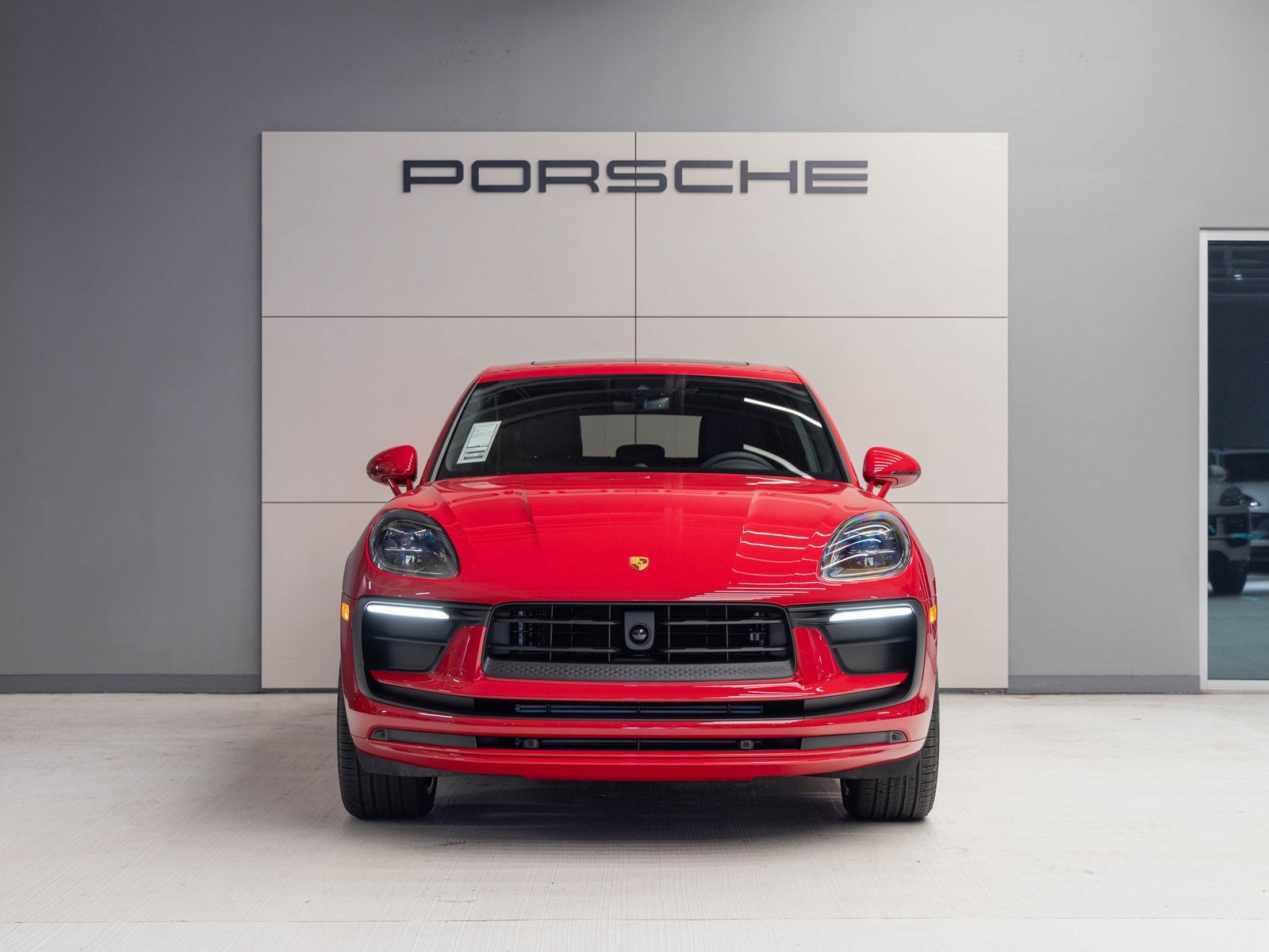 Certified 2025 Porsche Macan image 10