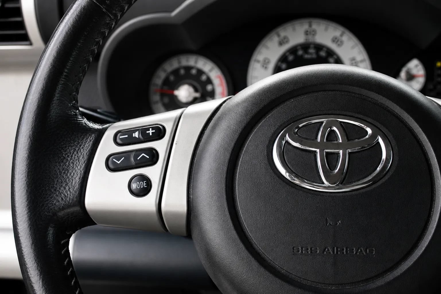Used 2013 Toyota FJ Cruiser 4WD w/ Upgrade Pkg image 13