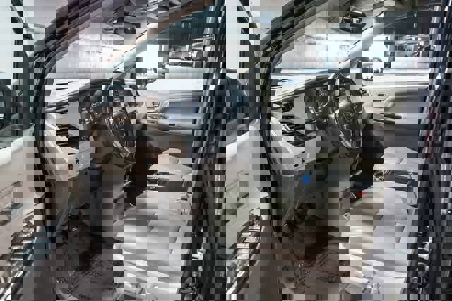 Certified 2019 Toyota Sienna XLE image 18