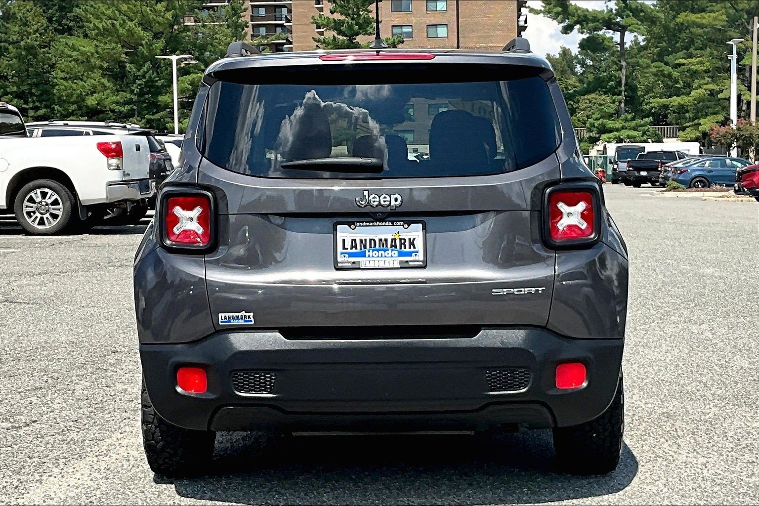 Used 2017 Jeep Renegade Sport w/ Power & Air Group FWD image 4