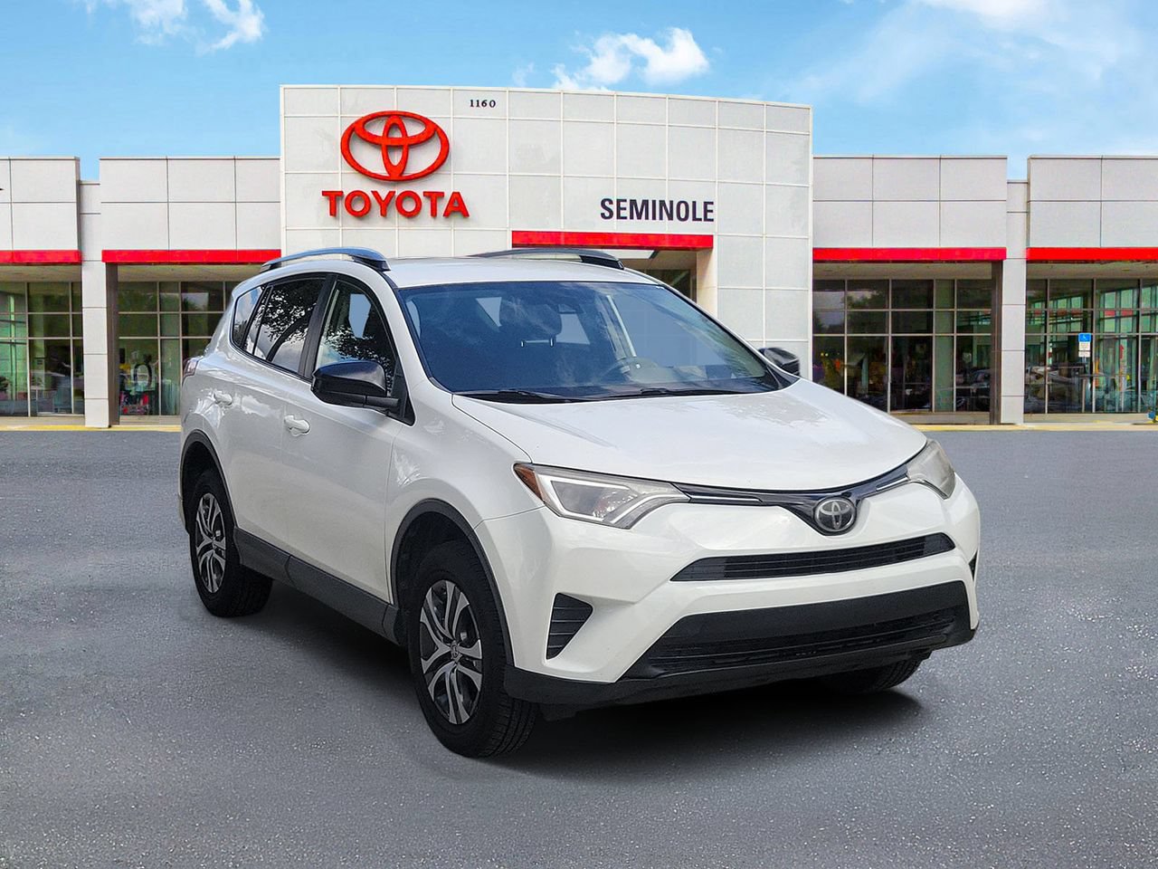 Used 2018 Toyota RAV4 LE FWD image 2